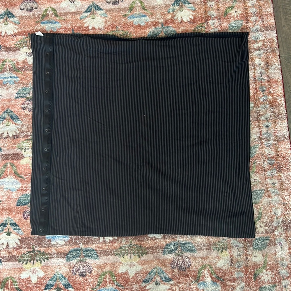 Lululemon Vinyasa Scarf, Black and Dark Grey Stripe, snap closer